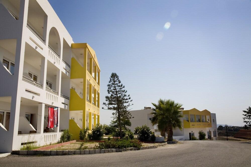 קפלוס Pantheon Hotel מראה חיצוני תמונה