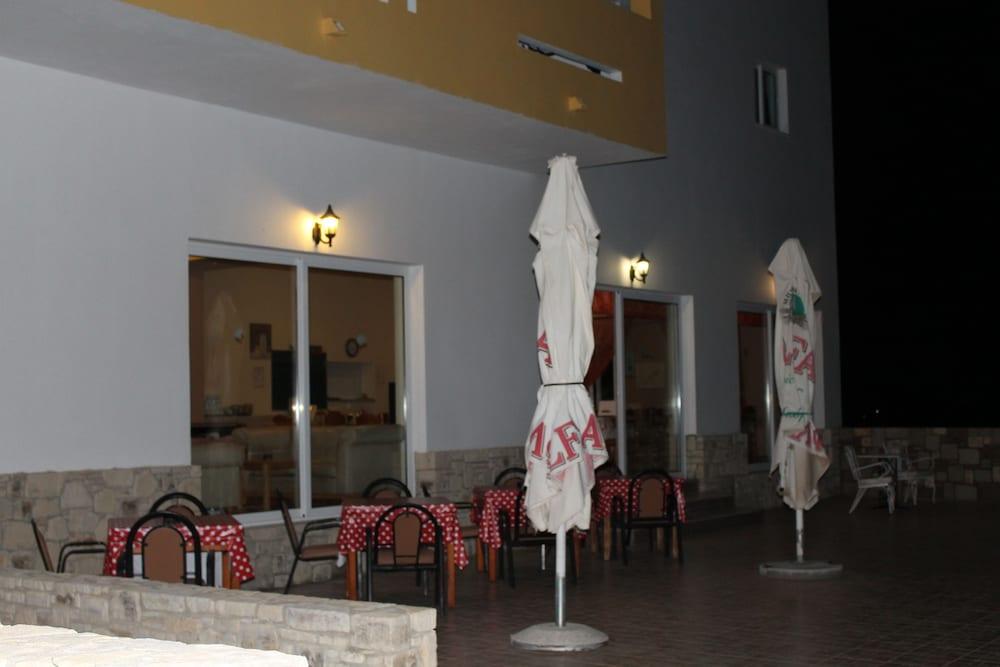 קפלוס Pantheon Hotel מראה חיצוני תמונה