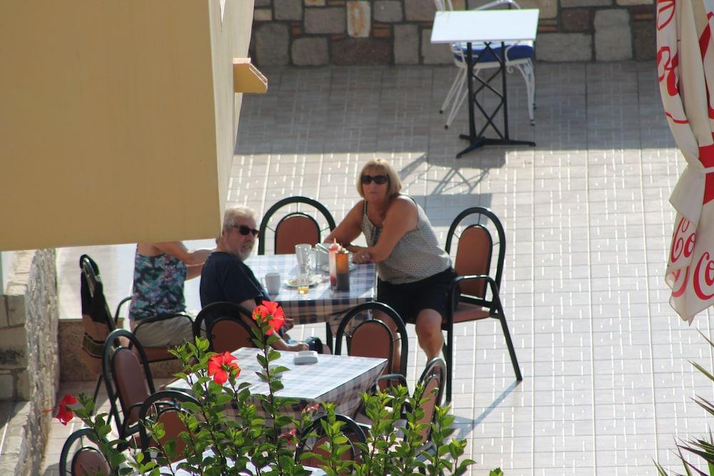קפלוס Pantheon Hotel מראה חיצוני תמונה