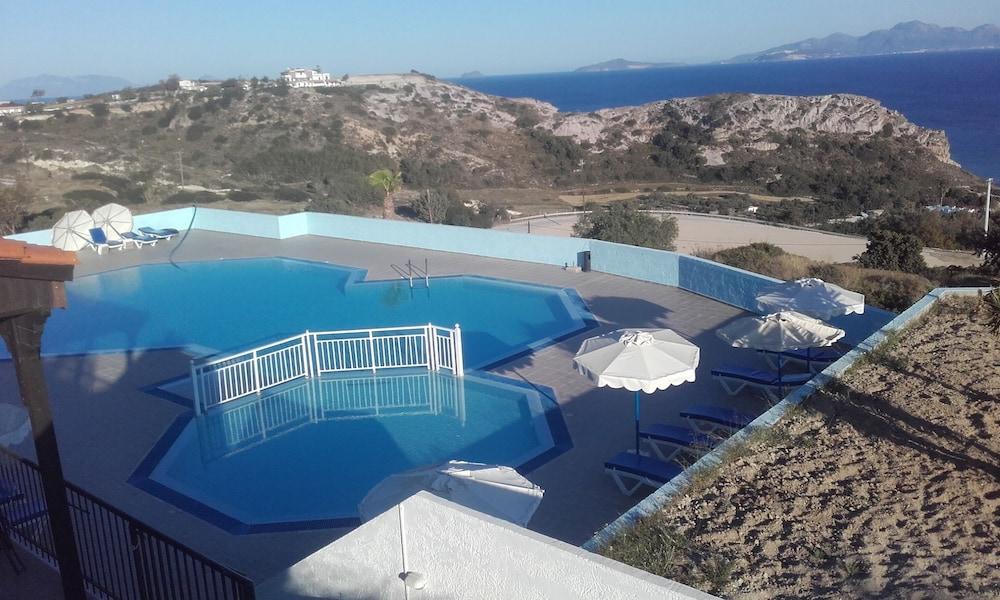 קפלוס Pantheon Hotel מראה חיצוני תמונה