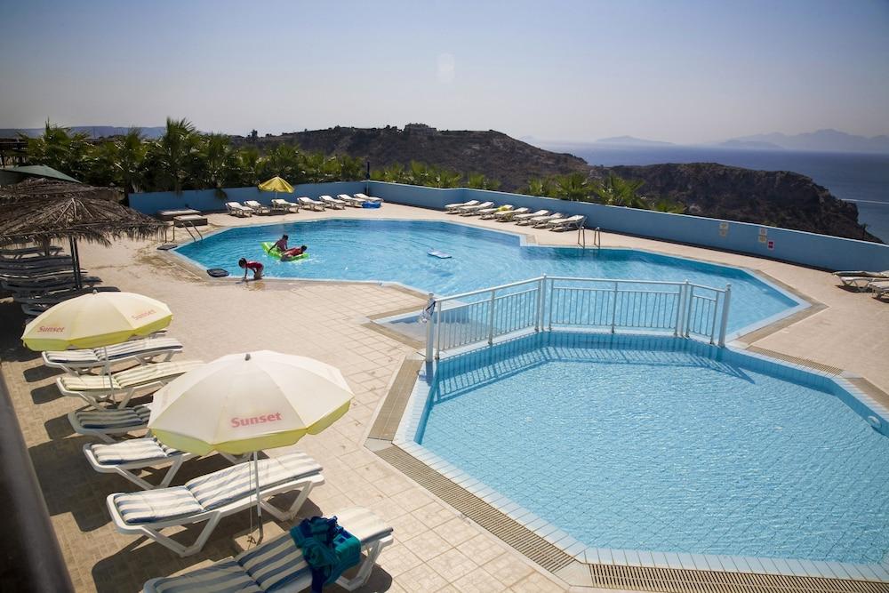 קפלוס Pantheon Hotel מראה חיצוני תמונה