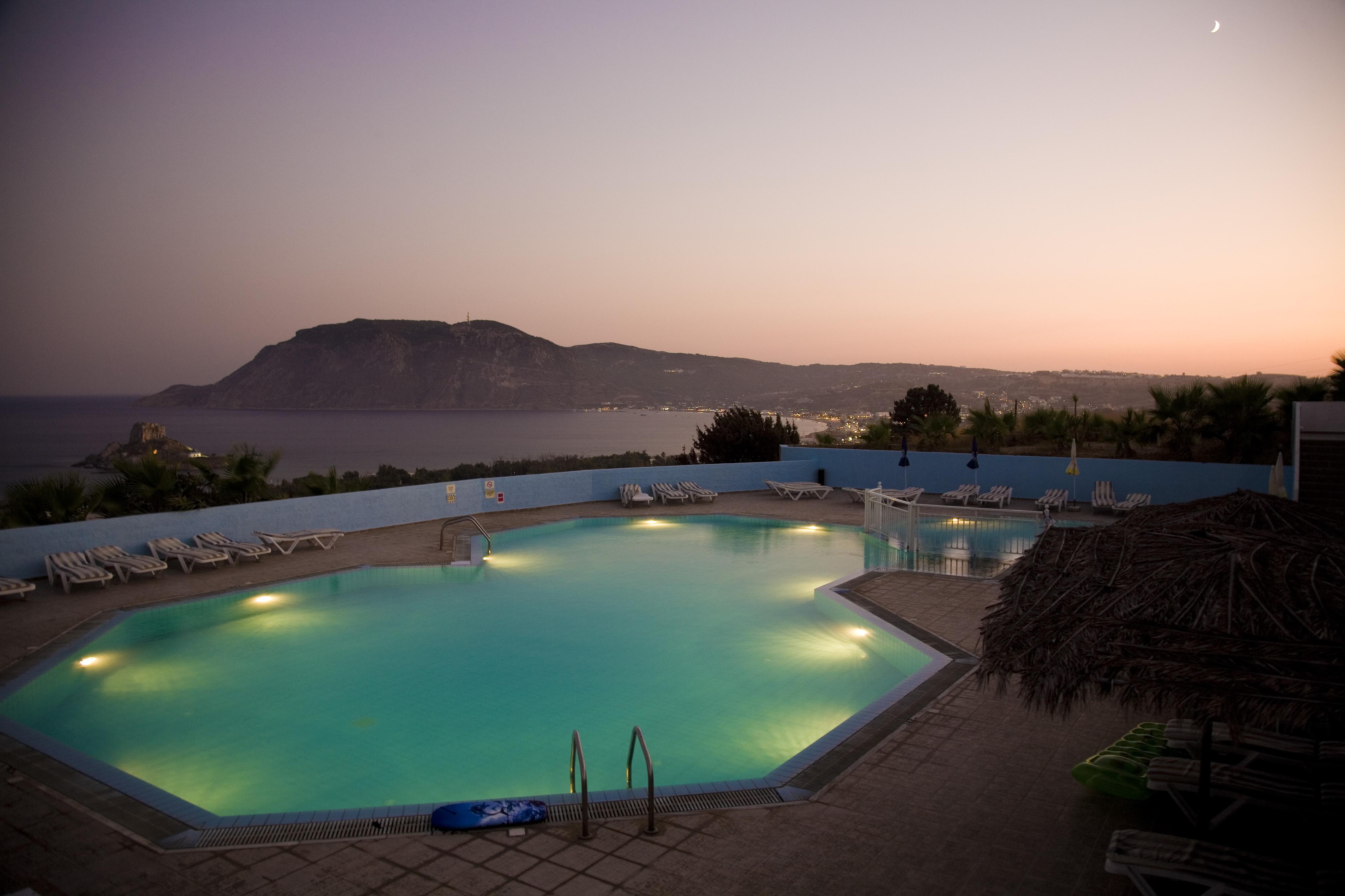קפלוס Pantheon Hotel מראה חיצוני תמונה